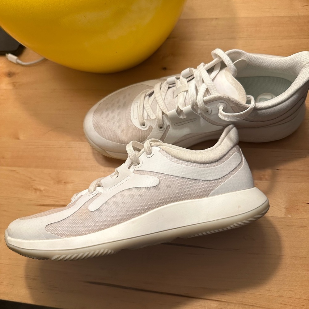 7 womens Lululemon mesh trainer tennis shoe. Worn a couple times.
